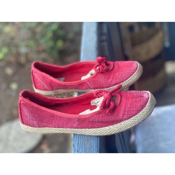 UGG® Australia Women’s Syleste Red Canvas Slip on Sz 8 US - Picture 10 of 10